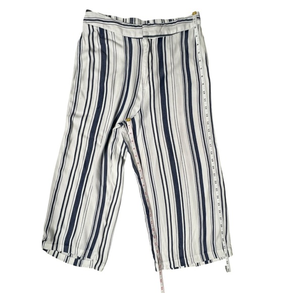 LC Lauren Conrad Blue and White Striped Capris - Picture 8 of 9